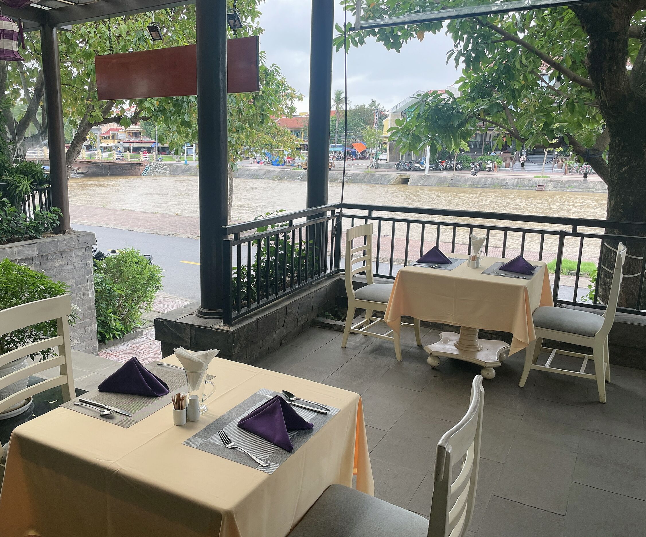 breakfast, lunch, dinner served; local and international cuisine