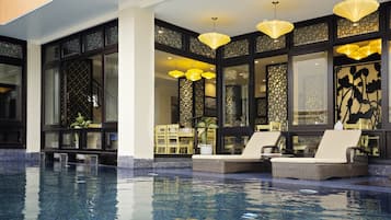 Outdoor pool, sun loungers