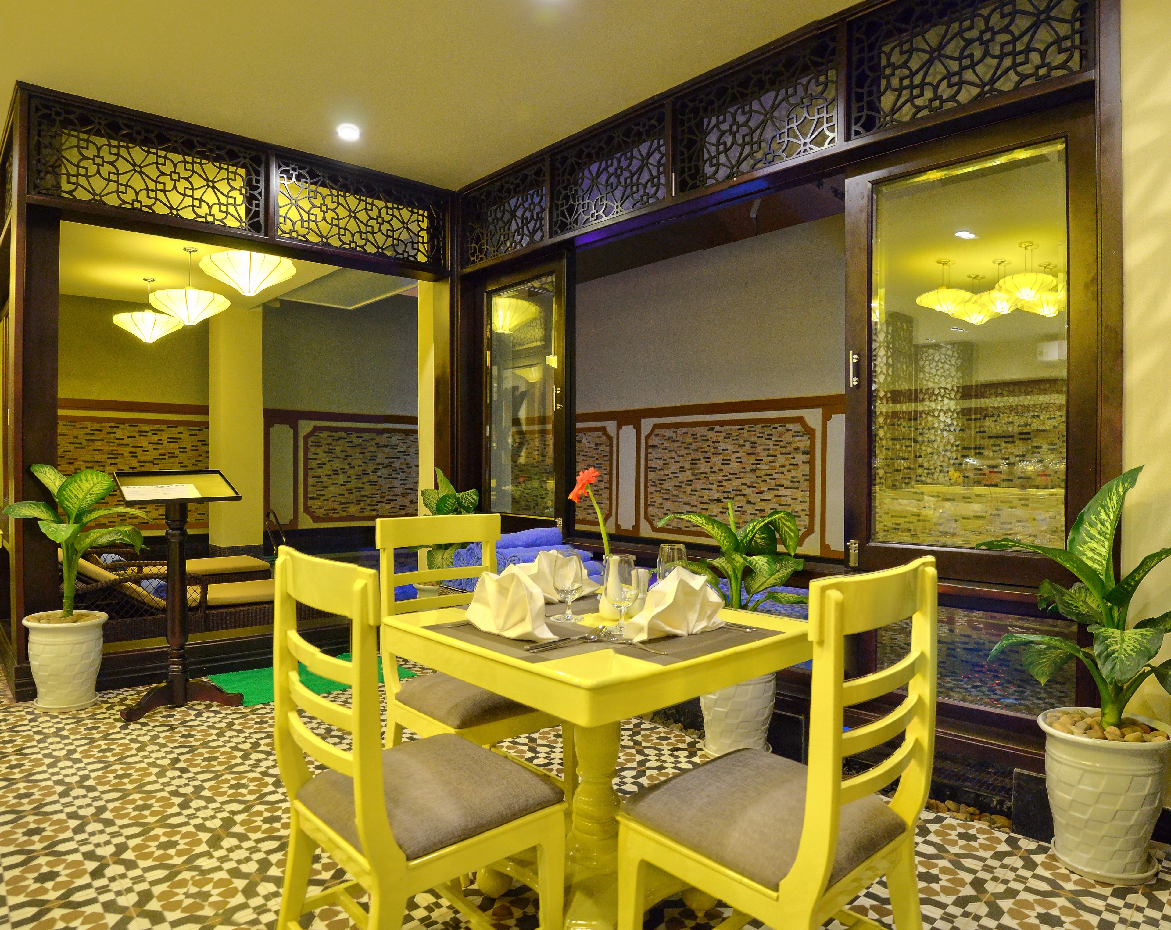 breakfast, lunch, dinner served; local and international cuisine