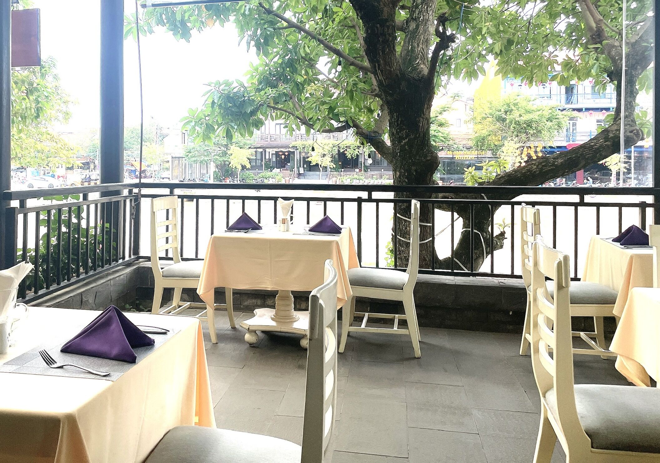 breakfast, lunch, dinner served; local and international cuisine