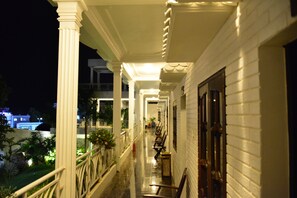 Superior Double or Twin Room, Garden View | Balcony - La Vita Resort Phu Quoc (Phu Quoc)