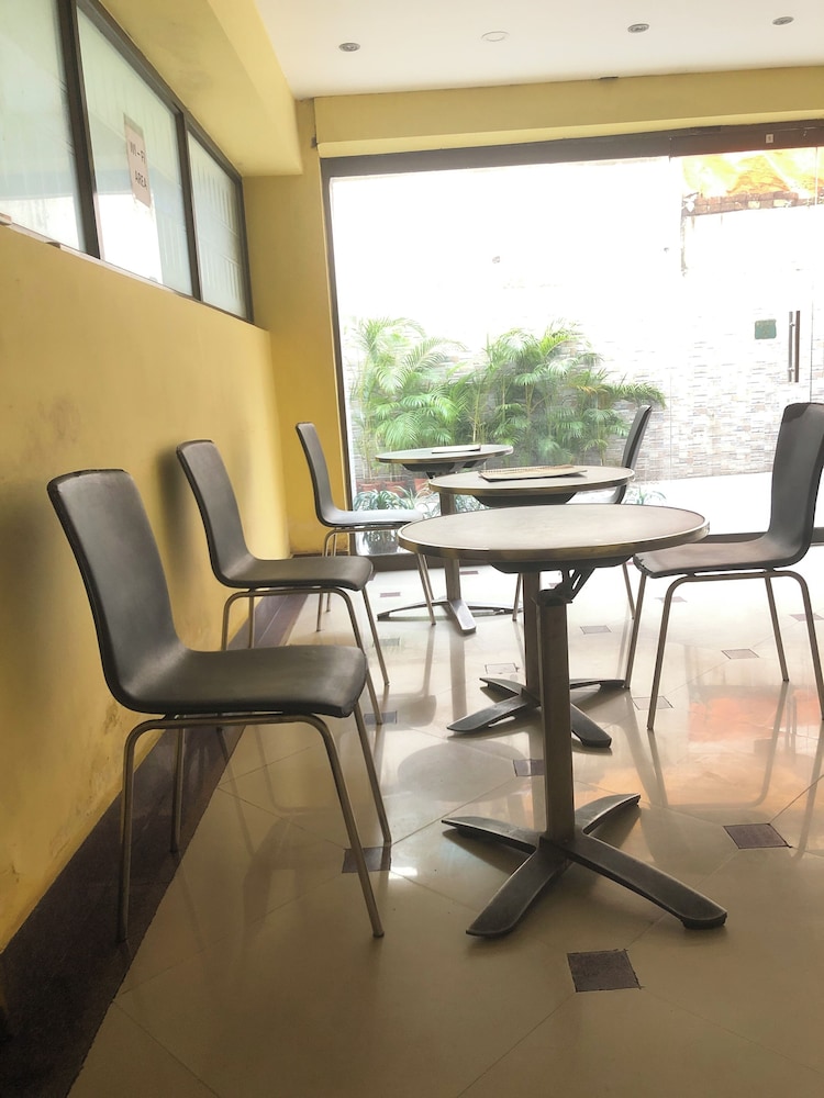 Astoria Hotel - Kolkata by null