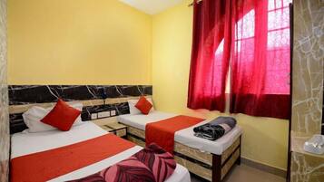 Deluxe Twin Room, 1 Double Bed, Smoking, City View | Bathroom | Shower, free toiletries, hair dryer, towels