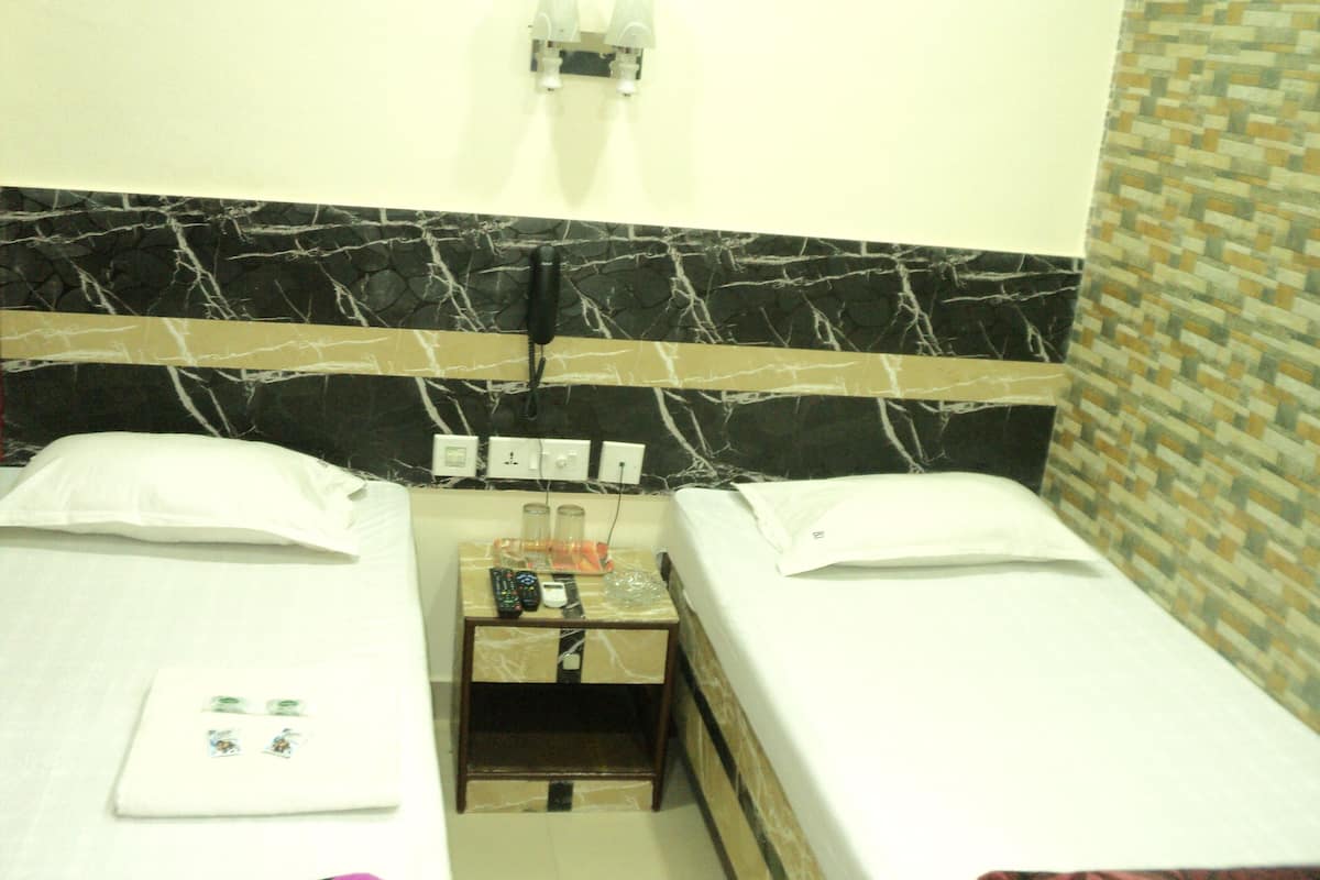 Minibar, in-room safe, rollaway beds, free WiFi