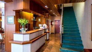 Interior entrance - Hotel Churchill (Geneva)