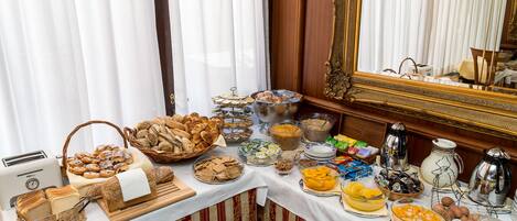 Daily buffet breakfast (CHF 26 per person)