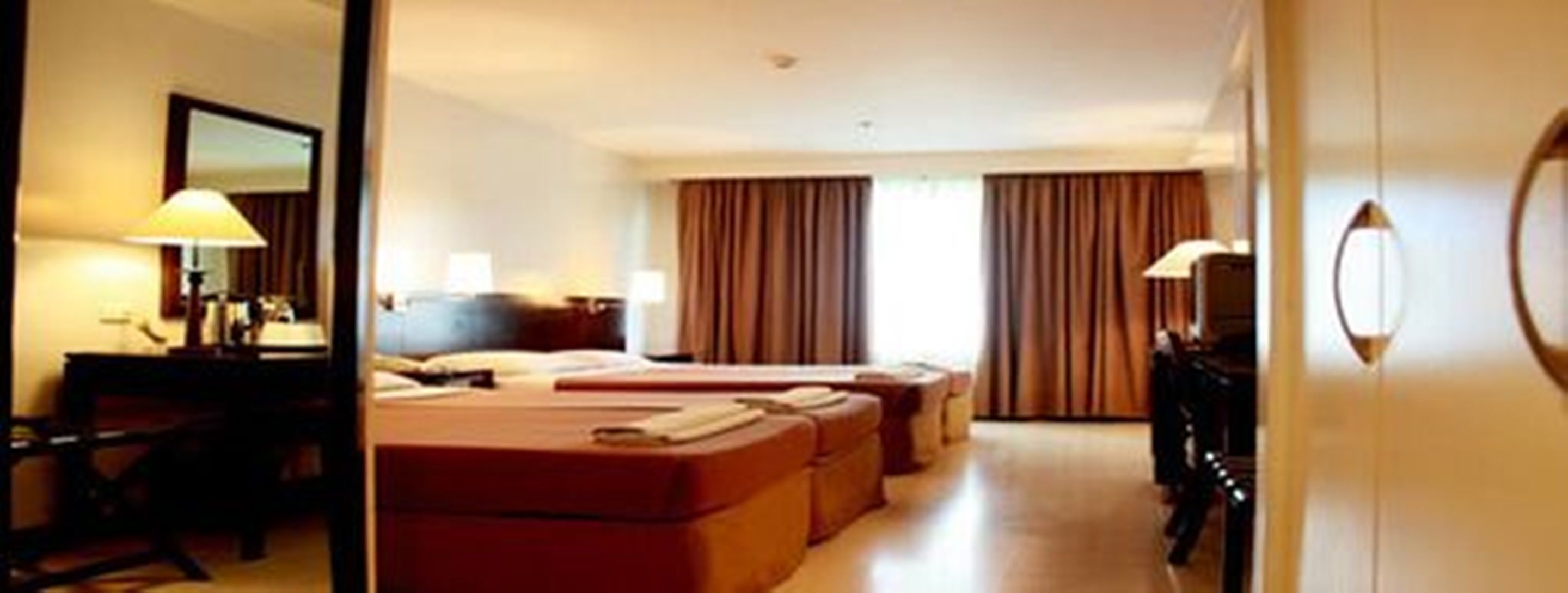 Family Deluxe | Minibar, in-room safe, desk, iron/ironing board (on request)