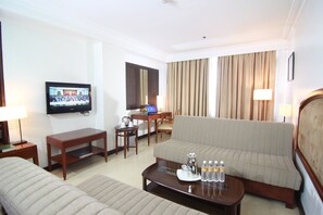 Suíte executiva | Sala de estar | TV de tela plana