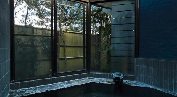 A corner room with large windows, a small heater, and a radiator. - Tsuki no Koigokoro (Hakone)