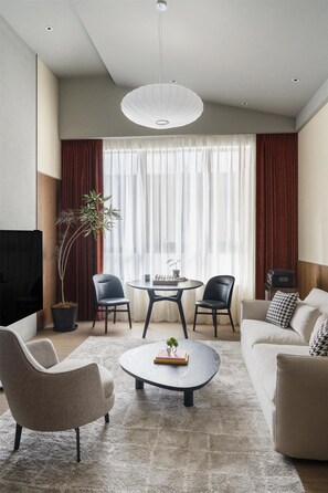 1 bedroom, in-room safe, desk, blackout drapes