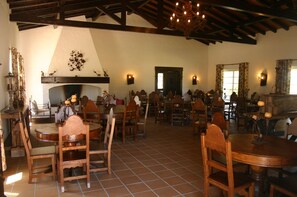 Breakfast, lunch, dinner served; Regional cuisine - Monte das Faias (Grandola)