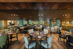 5 restaurants, breakfast, lunch, dinner served; local cuisine