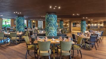 5 間餐廳;供應早餐、午餐、晚餐;本地菜