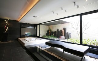 Luxury Suite (Daily check out is required)	 | Spa