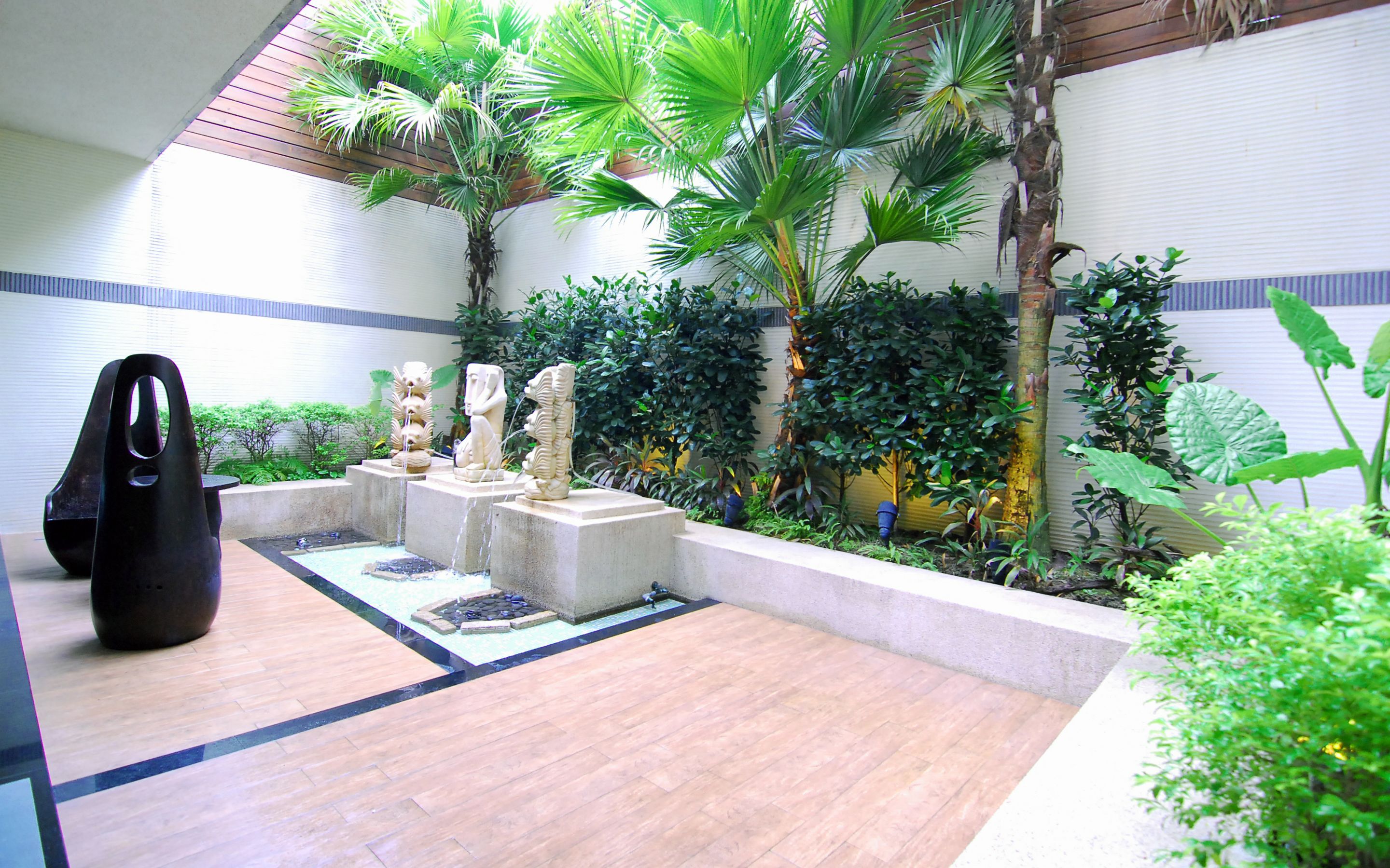 luxury suite (daily check out is required)	 | courtyard