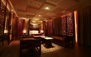 Suite (Daily check out is required) | Uitzicht vanuit de kamer
