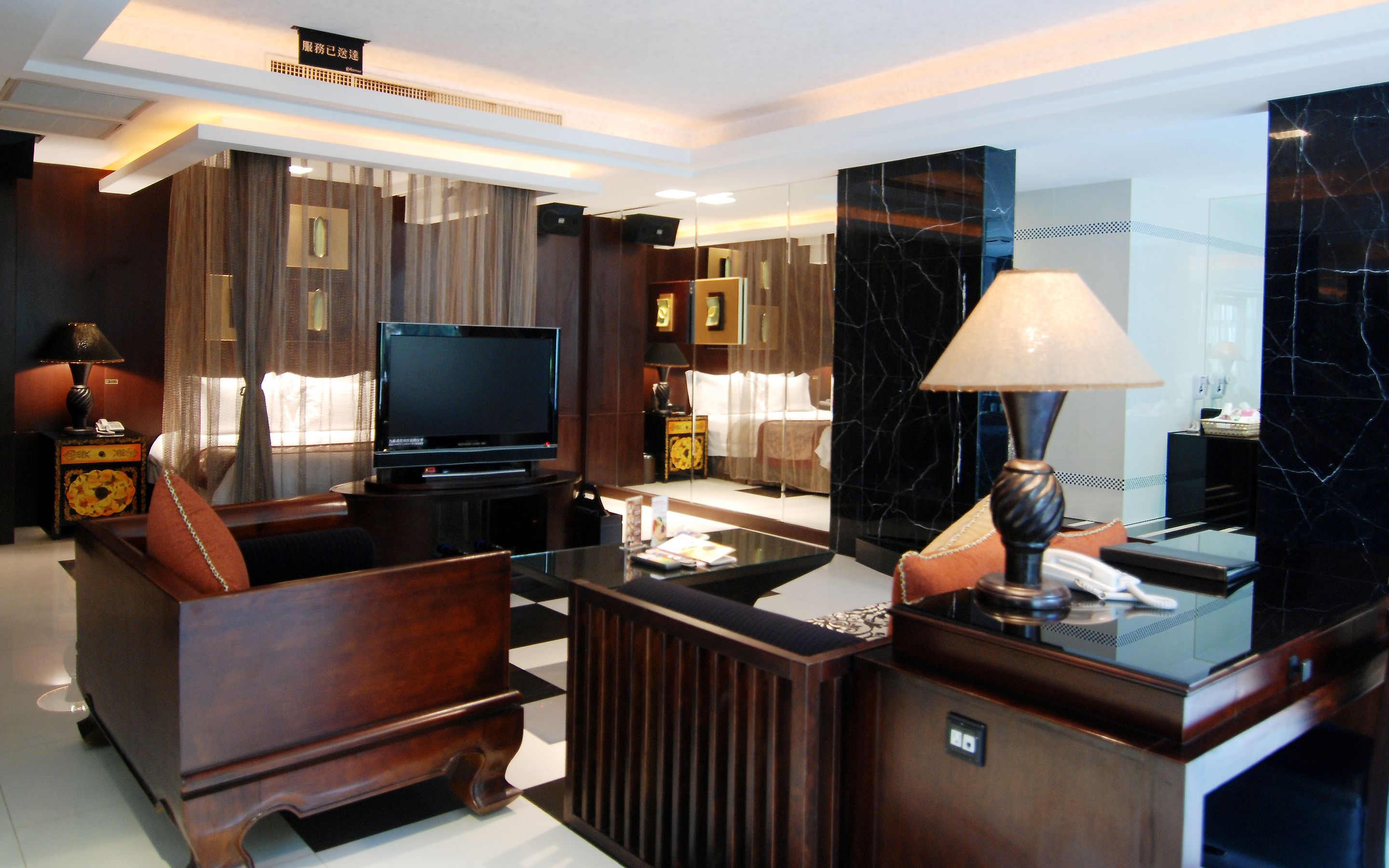 luxury suite (daily check out is required)	 | living area | led tv