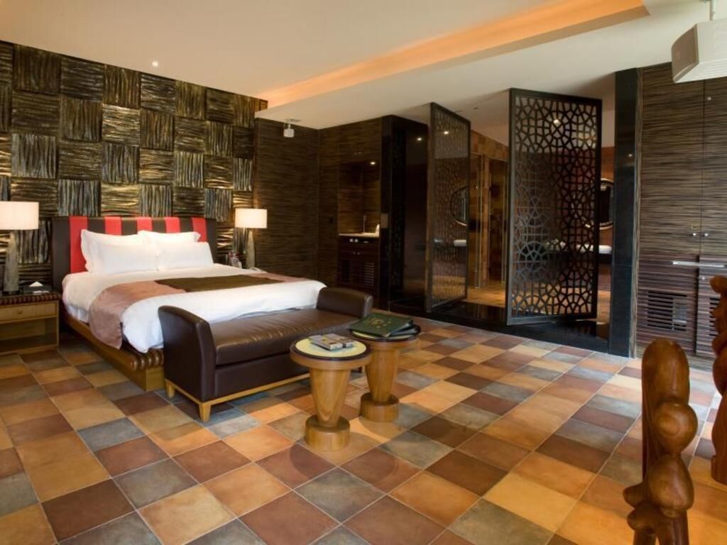 Free minibar, blackout drapes, soundproofing, free WiFi