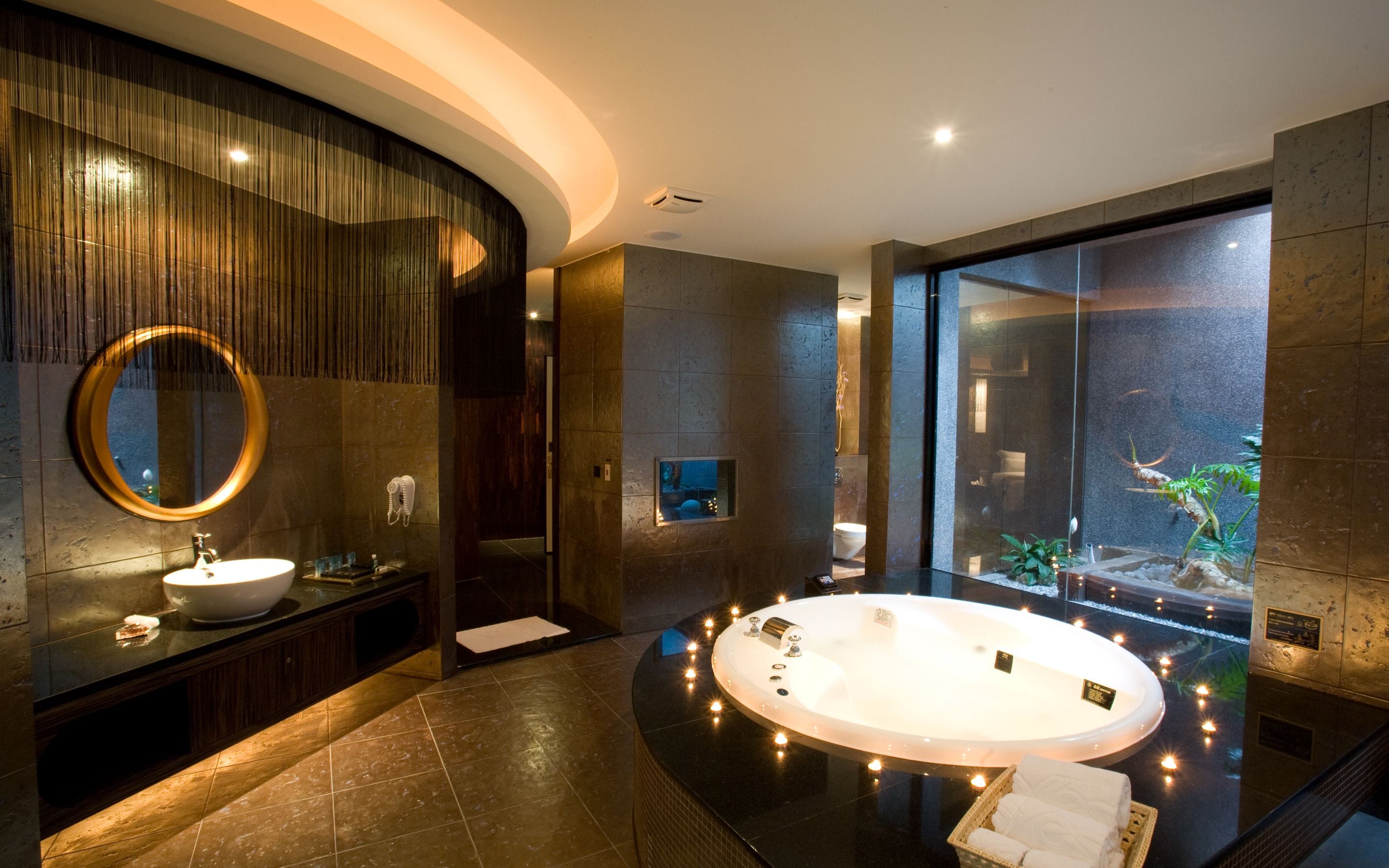 luxury suite (daily check out is required)	 | jetted bathtub