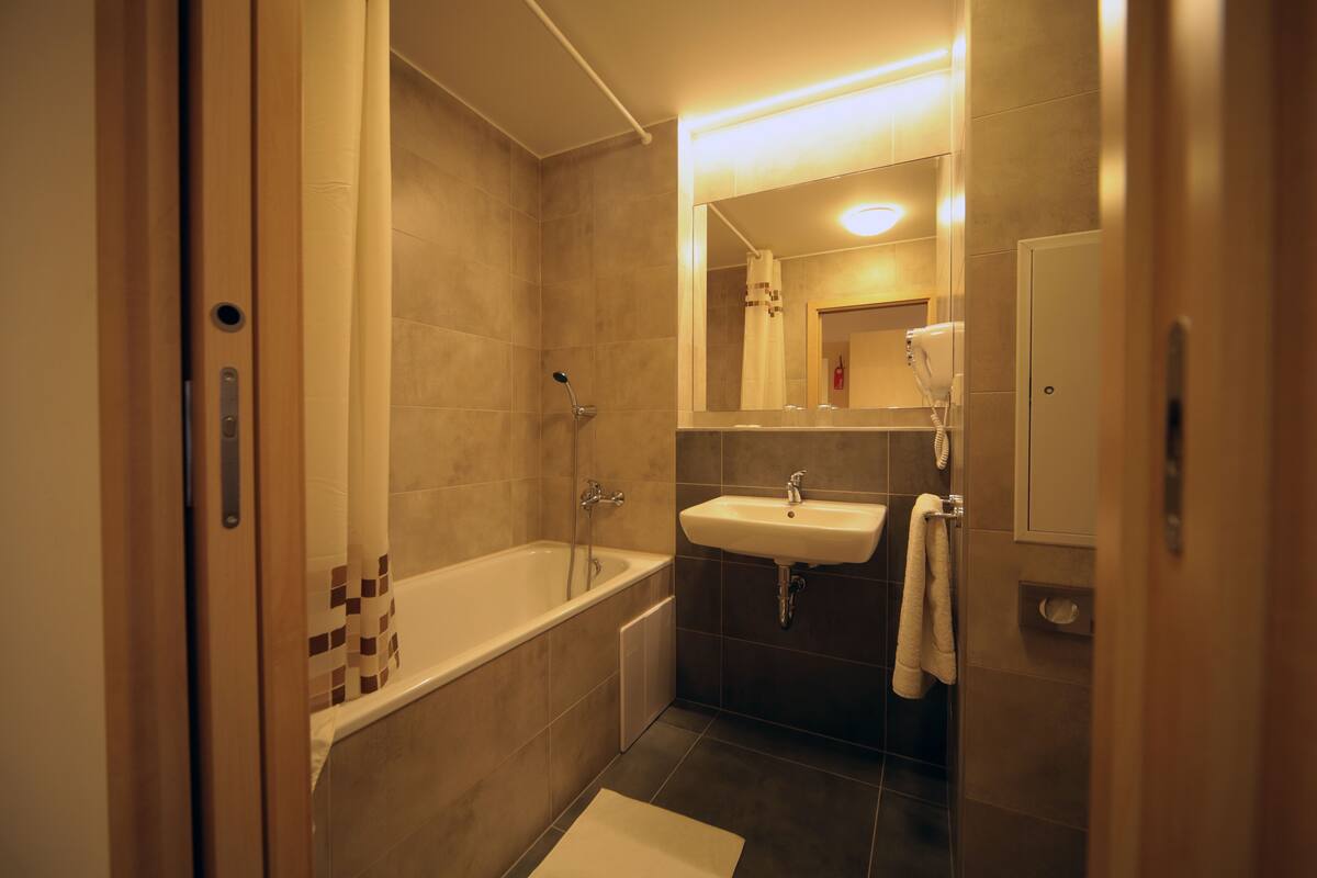 Deep soaking tub, rainfall showerhead, hair dryer, towels