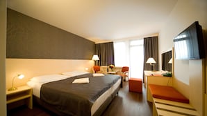 Quarto casal conforto, sacada, vista para a cidade