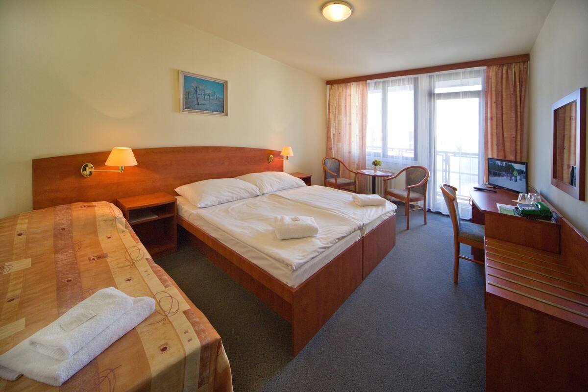 In-room safe, desk, blackout drapes, iron/ironing board (on request)