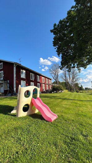 Children's play area - outdoor - Strandgårdens Wärdshus (Kristinehamn)