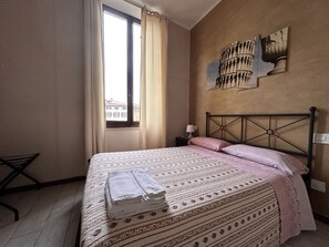 Soundproofing, free WiFi, bed sheets
