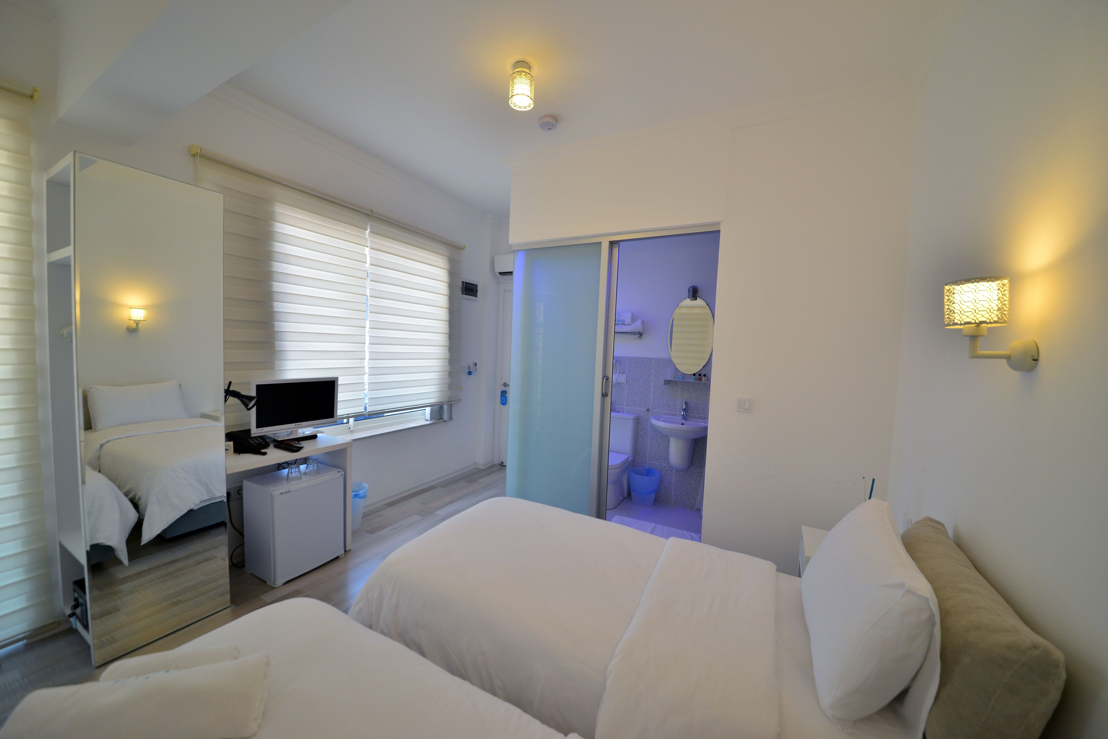 standard room | premium bedding, in-room safe, desk, soundproofing