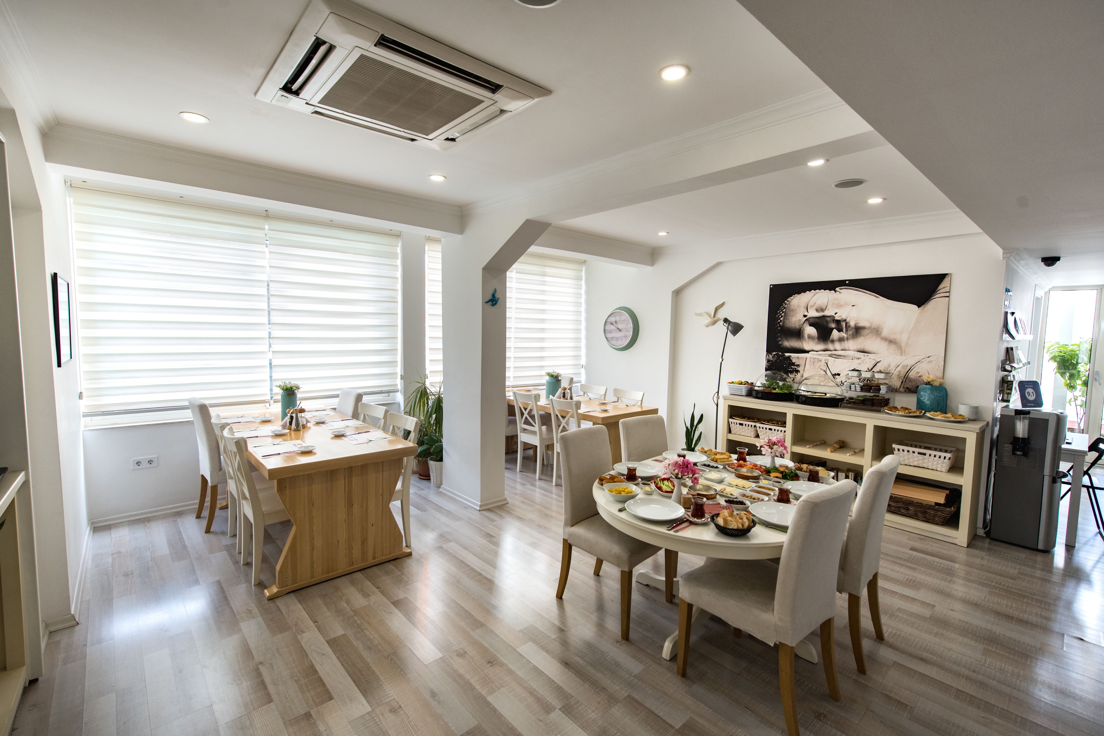 daily buffet breakfast (eur 9 per person)