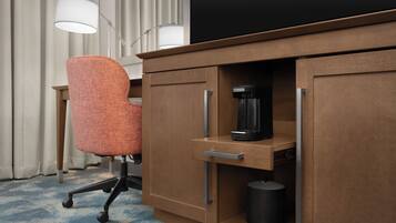 In-room safe, free WiFi, bed sheets