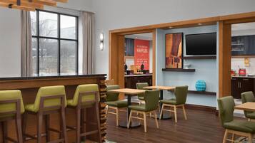 TĂ€gliches inbegriffenes FrĂŒhstĂŒcksbuffet