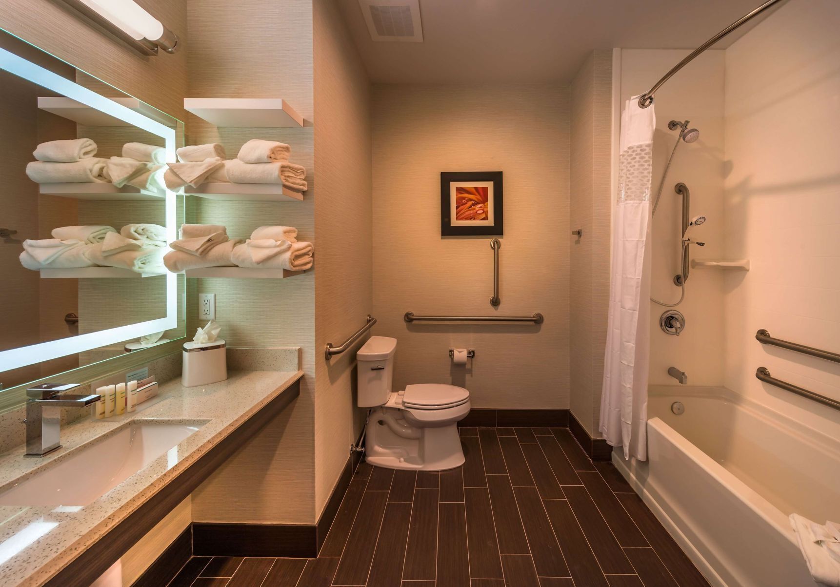 Bathroom | Combined shower/bathtub, hair dryer, towels