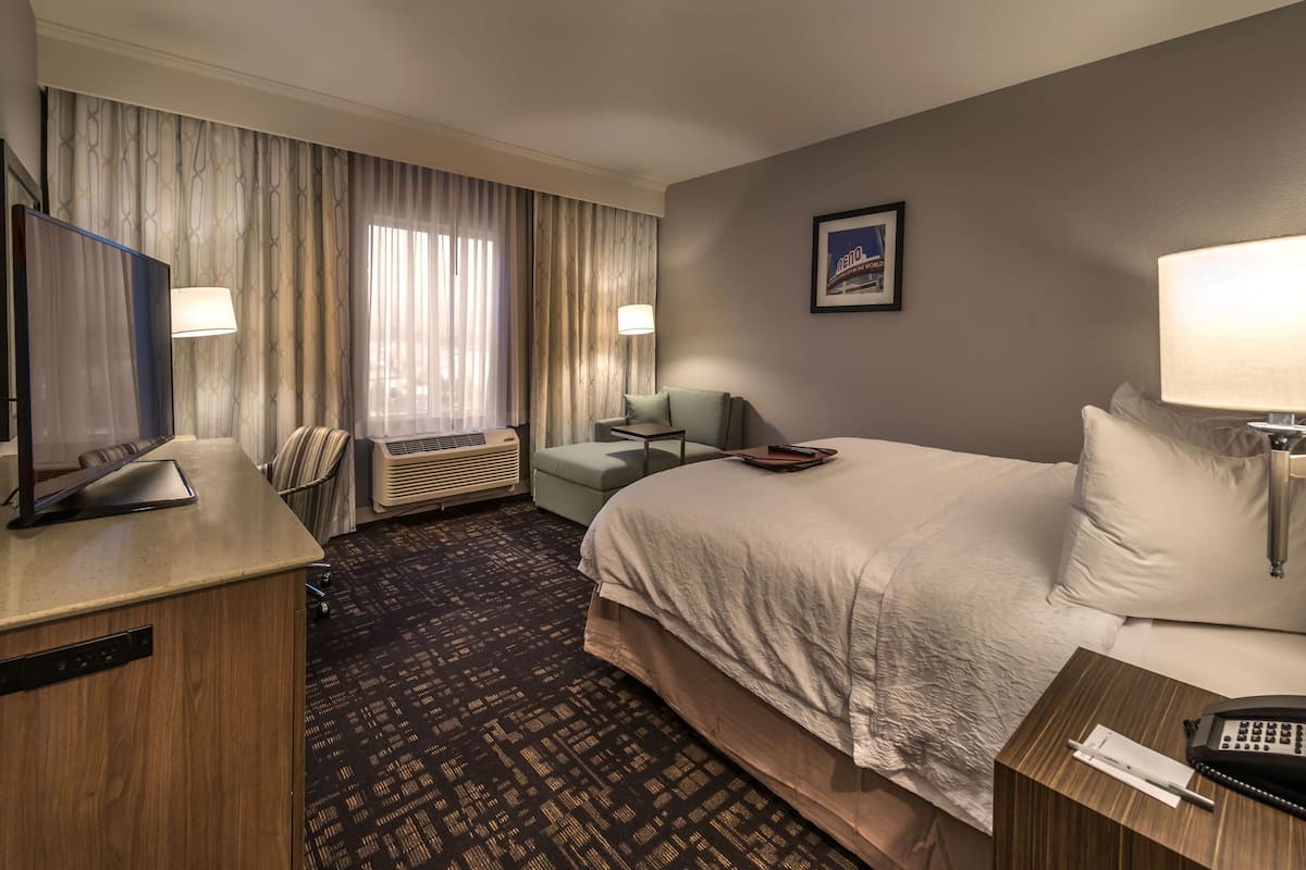 minibar, in-room safe, iron/ironing board, free rollaway beds