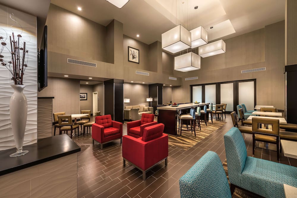 Hampton Inn & Suites Reno West
