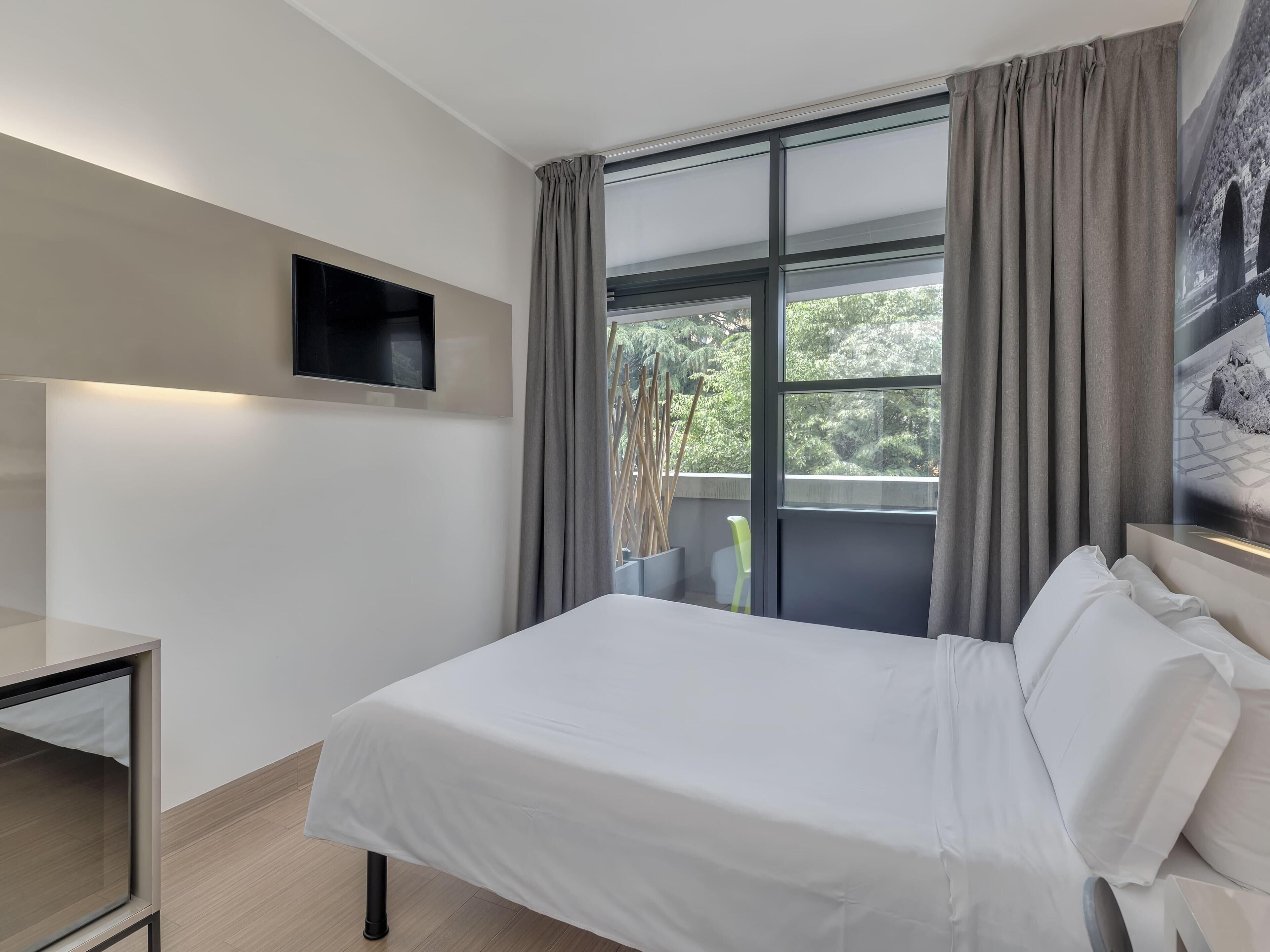 In-room safe, desk, iron/ironing board, free WiFi