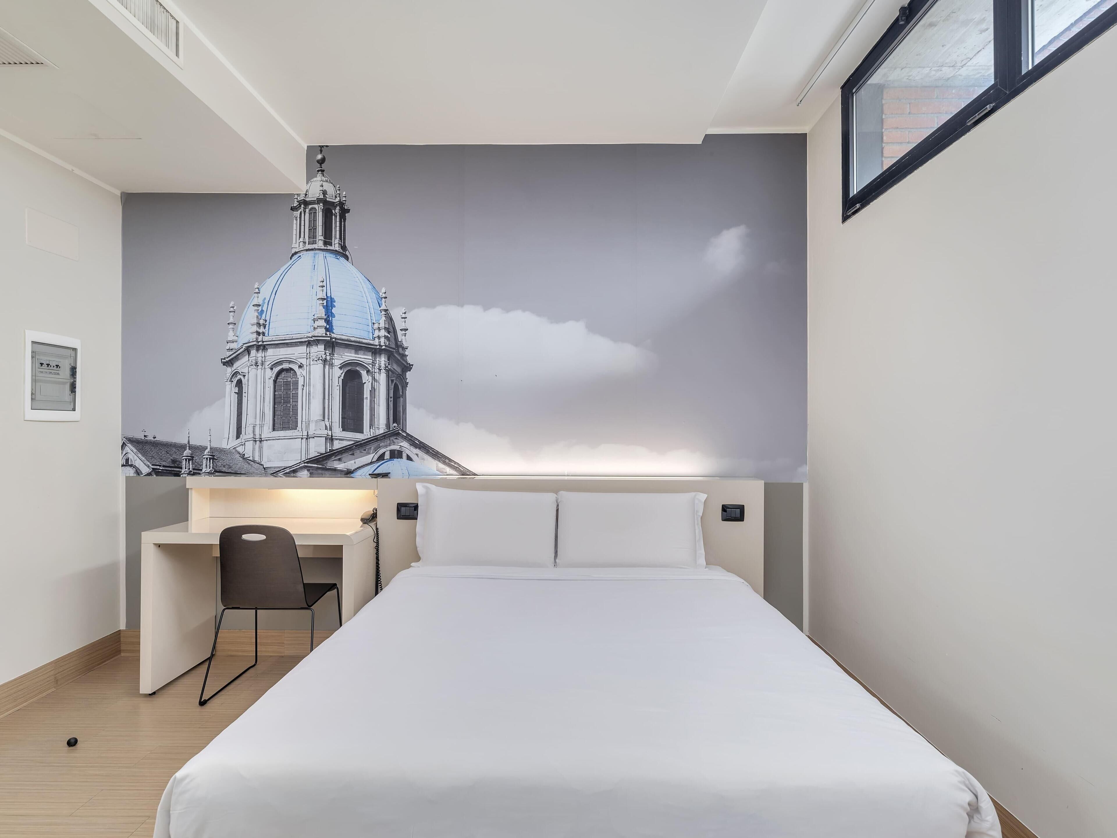 Double Room, Non Smoking | Peti besi dalam bilik, meja, seterika/papan seterika, Wi-fi percuma 