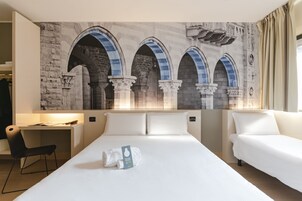 Quarto triplo, para não fumantes | Cofres nos quartos, escrivaninha, ferros/tábuas de passar roupa