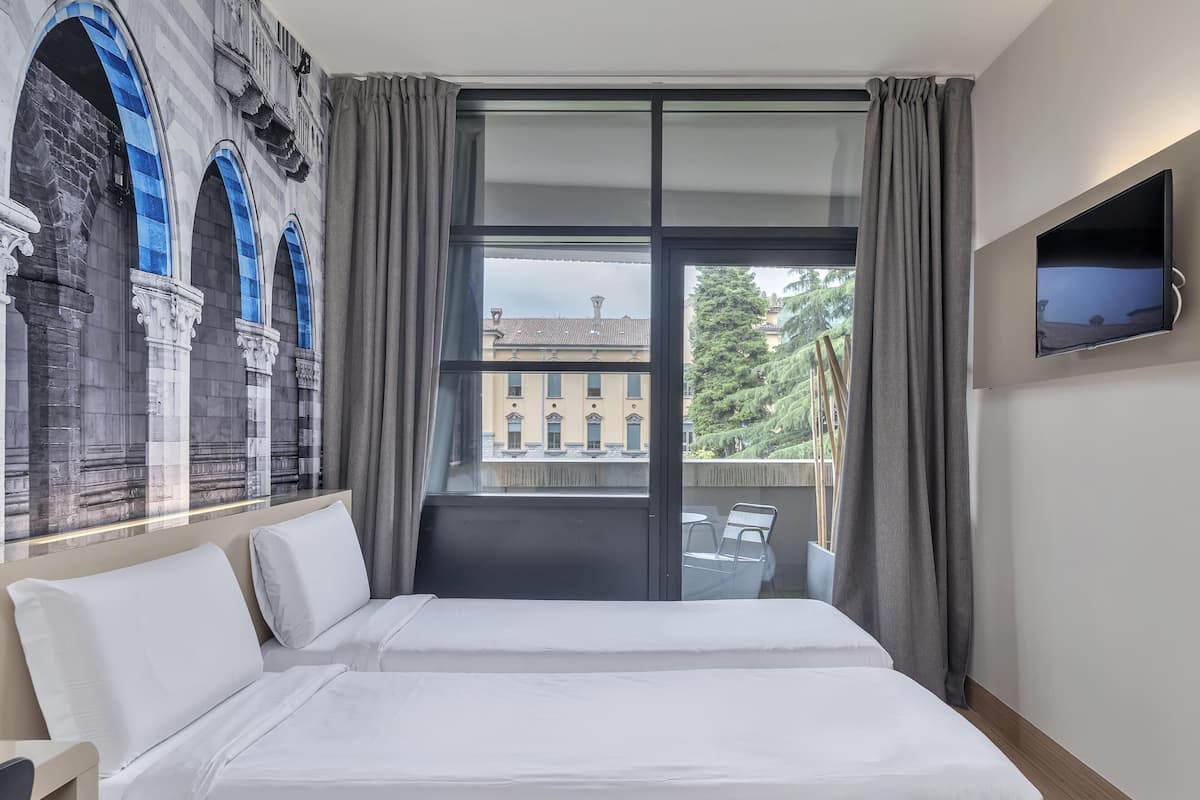 In-room safe, desk, iron/ironing board, free WiFi