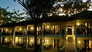 Superior Room | Desk, blackout curtains, rollaway beds