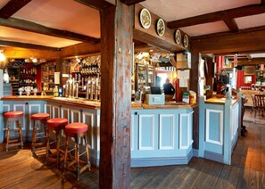 Bar (on property) - Camden Arms Hotel (Royal Tunbridge Wells)
