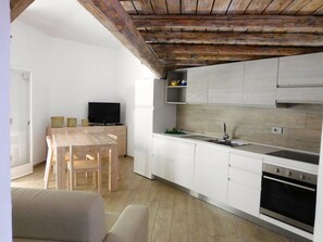 Biệt thự dành cho gia đình, 1 phòng ngủ | Bếp riêng | Tủ lạnh, bếp nấu, ấm điện, dụng cụ n��ấu nướng/bát dĩa/dao nĩa 