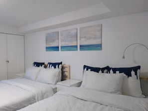 Comfort Suite | Iron/ironing board, travel cot, free WiFi, bed sheets - Margie Townhome Suites (Toronto)