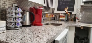 Snack bar - Margie Townhome Suites (Toronto)