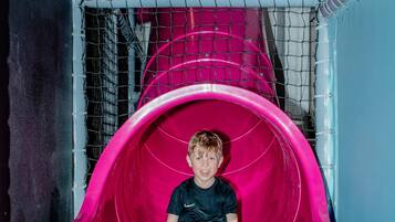 Innen-Kinderspielplatz