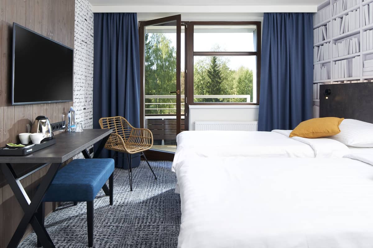 in-room safe, desk, laptop workspace, blackout curtains