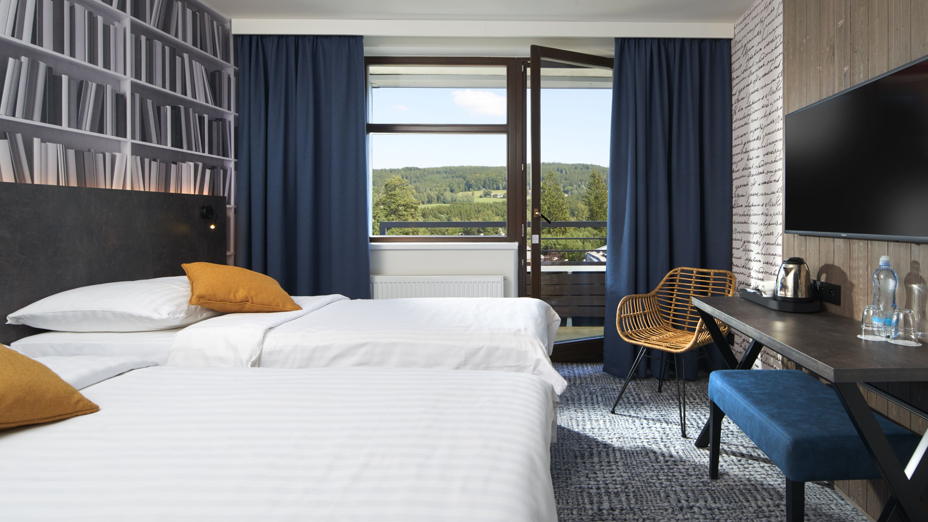 in-room safe, desk, laptop workspace, blackout curtains