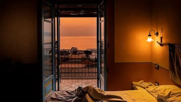 Chambre Supérieure Double ou avec lits jumeaux, vue mer | Literie de qualité supérieure, couette en duvet d'oie, minibar