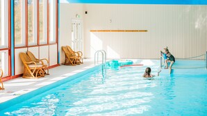 Innendørsbasseng