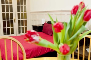 Tabla de planchar con plancha, cunas gratuitas y wifi gratis 